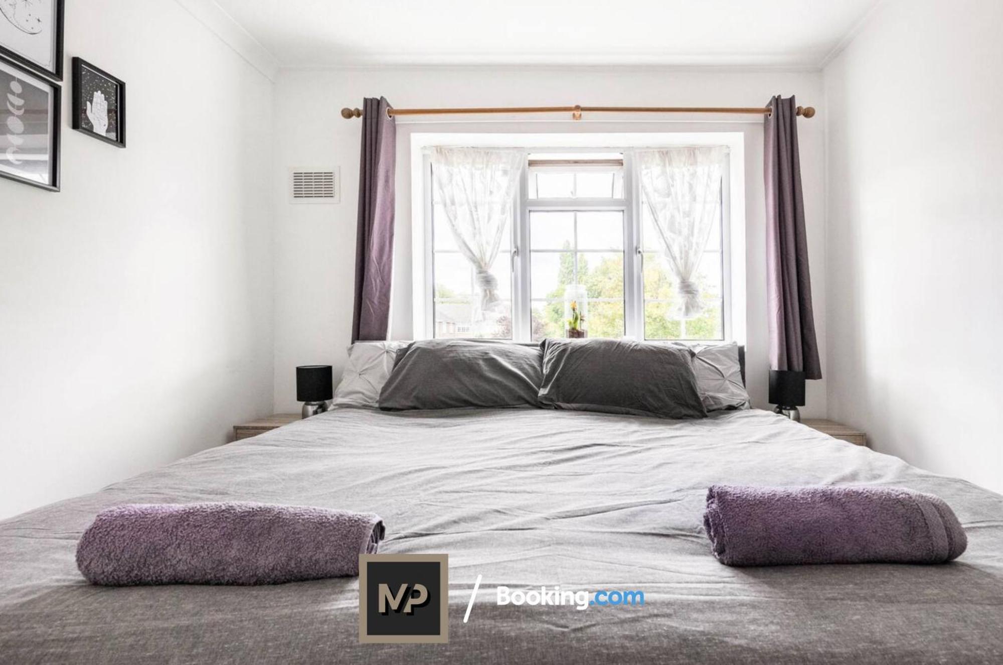 Parking - Lastmindeals - Business Leisure - 1Bed Apartment Epsom Ngoại thất bức ảnh